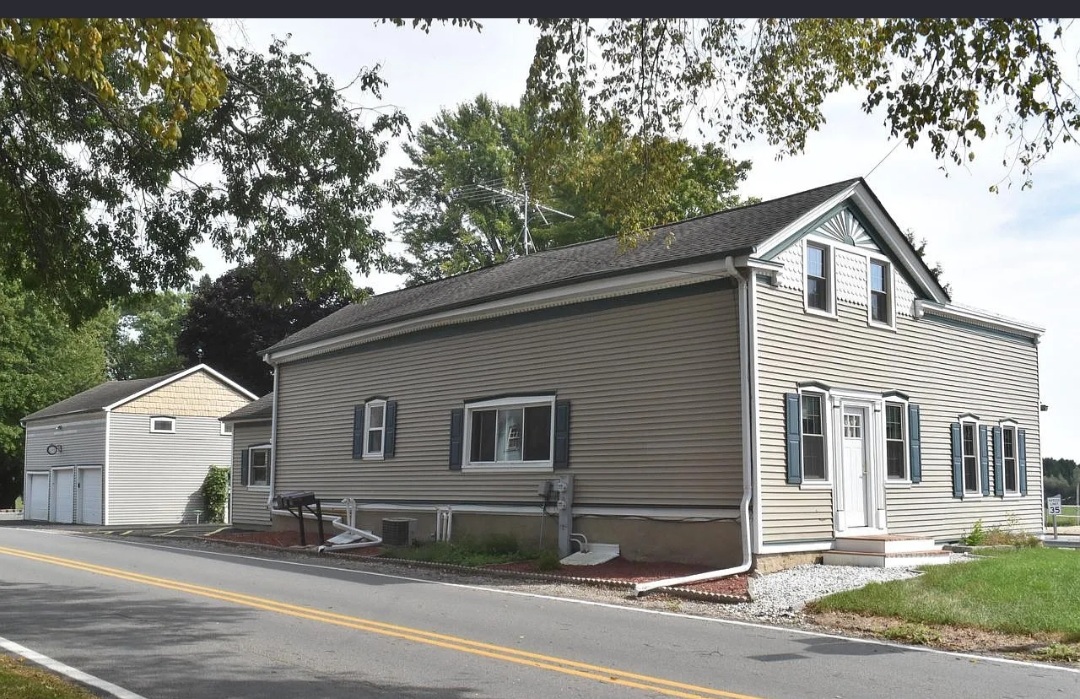 BEAUTIFULL HOMES IN THIS HOUSE